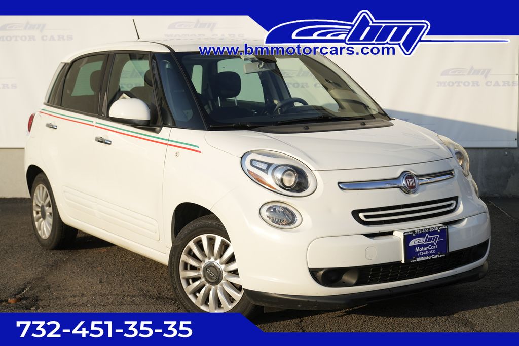 Bianco (White) 2014 FIAT 500L Easy Hatchback Front-Wheel Drive 6-Speed Manual