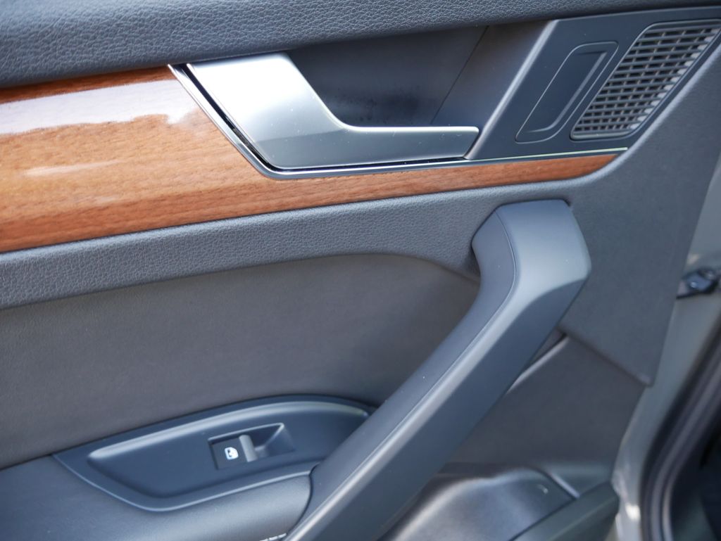 Thumbnail: 2023 Audi Q5 - 23