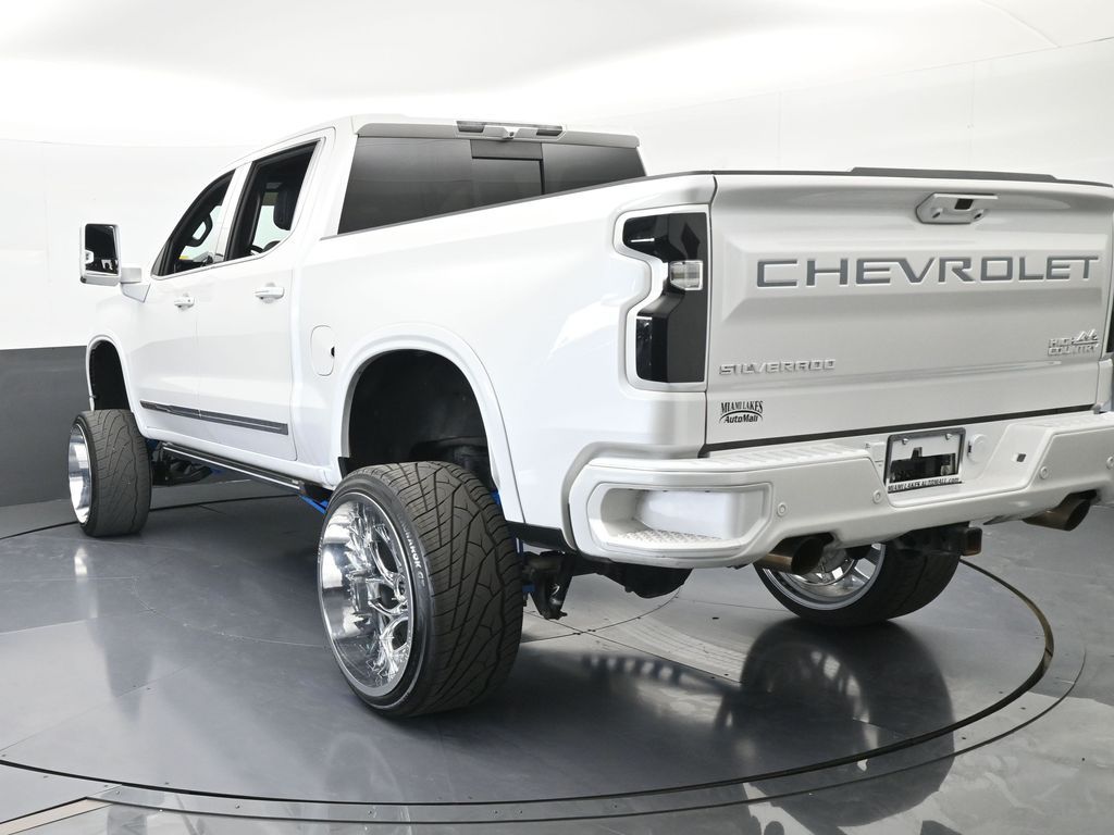 Used 2022 Iridescent Pearl Tricoat Chevrolet High Country image 4