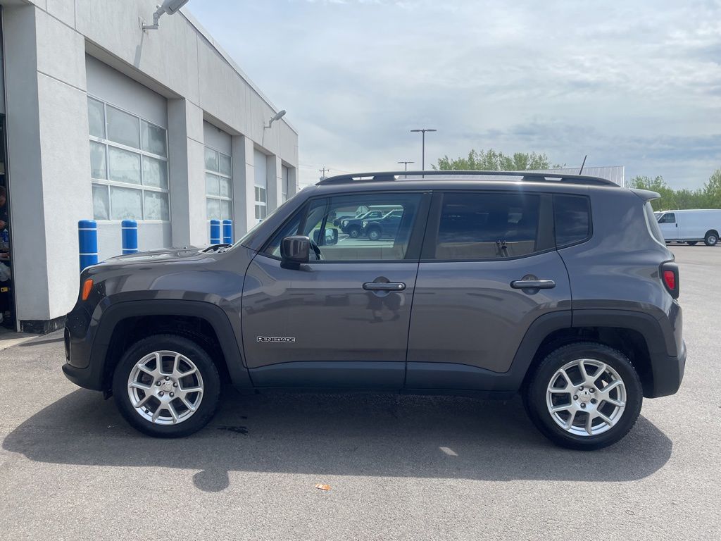 View vehicle photo 4