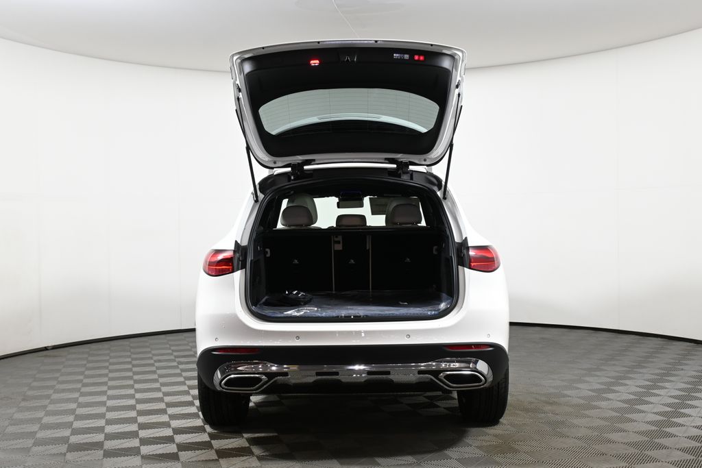 2025 Mercedes-Benz GLC 300 25