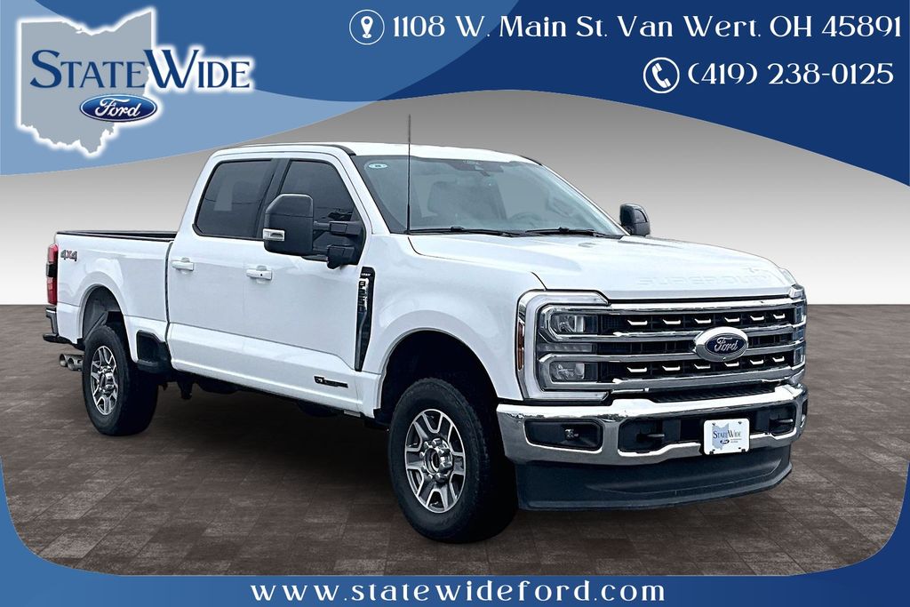 Oxford White 2024 Ford F-250 Super Duty Lariat Crew Cab 4WD Pickup Truck Four-Wheel Drive Automatic