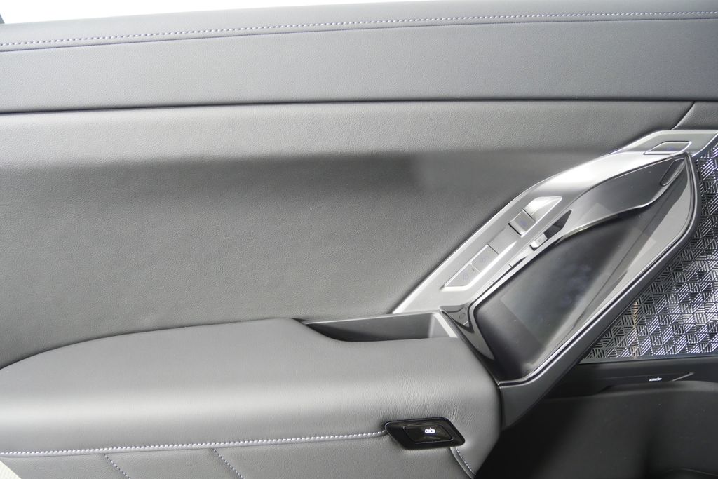 Thumbnail: 2026 BMW 7 Series - 14