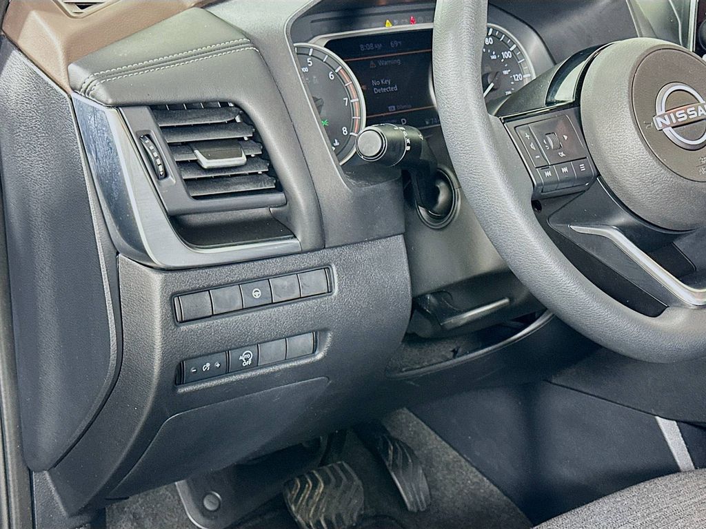 Thumbnail: 2023 Nissan Rogue - 10