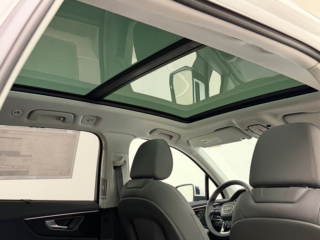 Thumbnail: 2026 Audi Q7 - 16