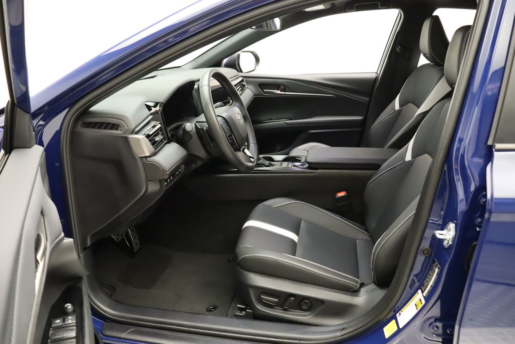 2025 Toyota Camry SE 14