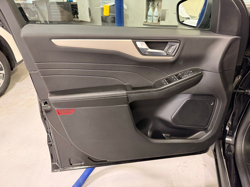 2022 Ford Escape SEL 10