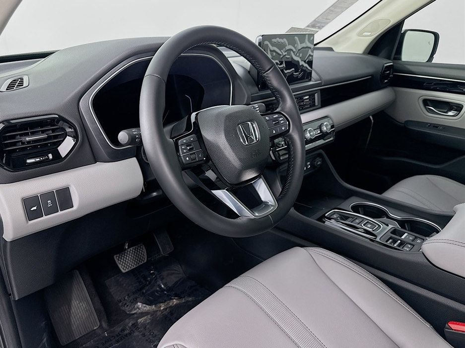 Used Car 2025 Honda Pilot  Touring For Sale Under $50,000 In Austin, Texas