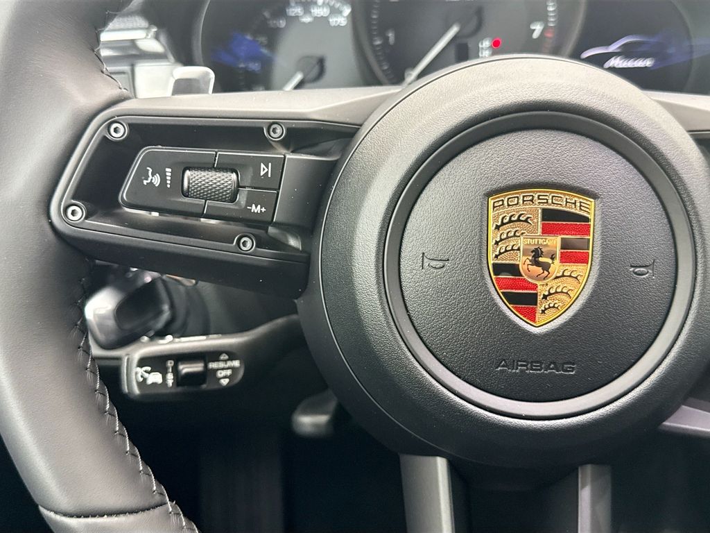 Thumbnail: 2026 Porsche Macan - 14