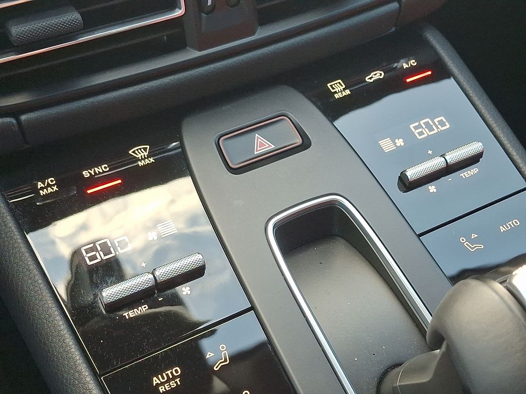 Thumbnail: 2025 Porsche Macan - 20
