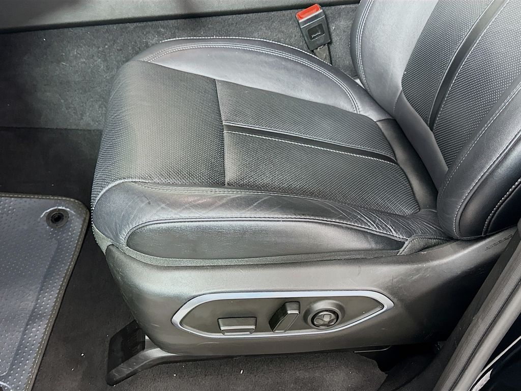 Thumbnail: 2024 Jeep Wagoneer - 20