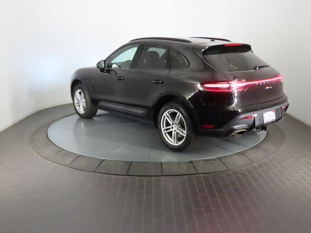 Thumbnail: 2024 Porsche Macan - 3