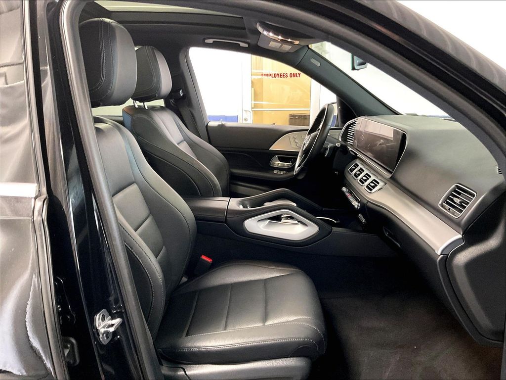 2025 Mercedes-Benz GLE — photo 11