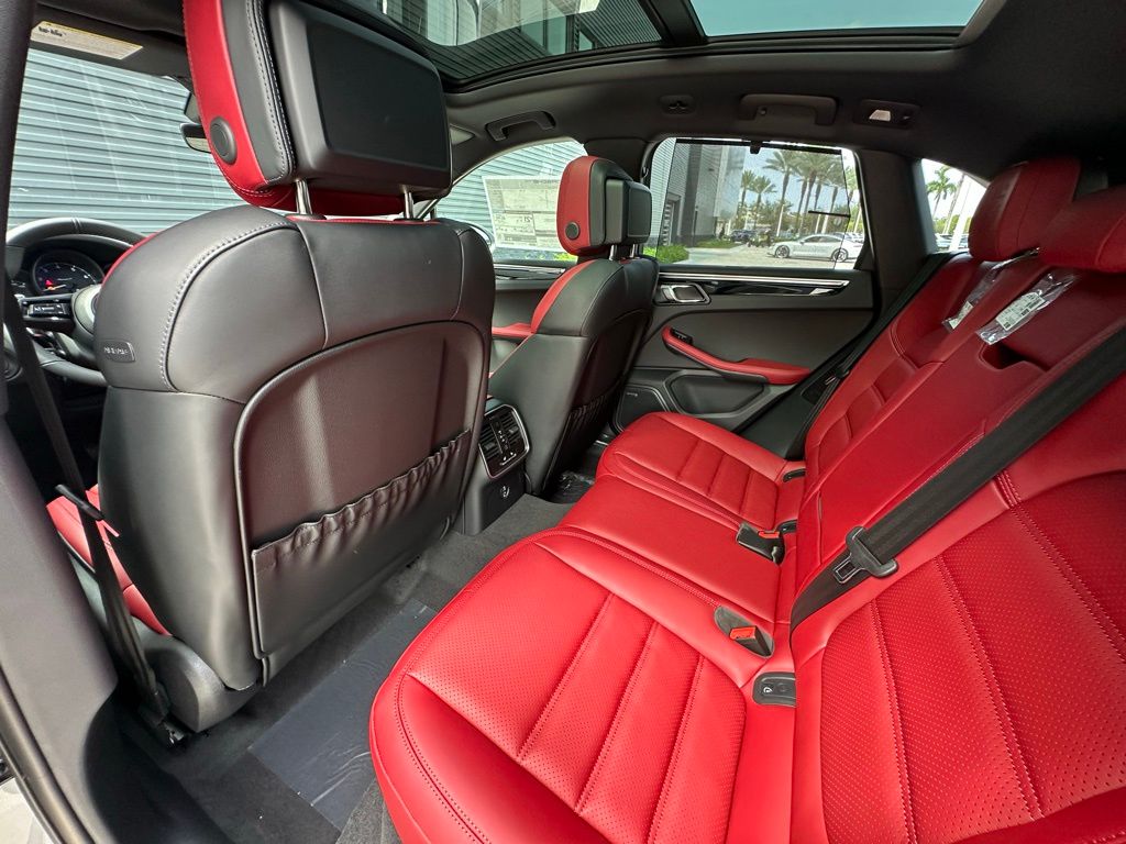 Thumbnail: 2025 Porsche Macan - 28
