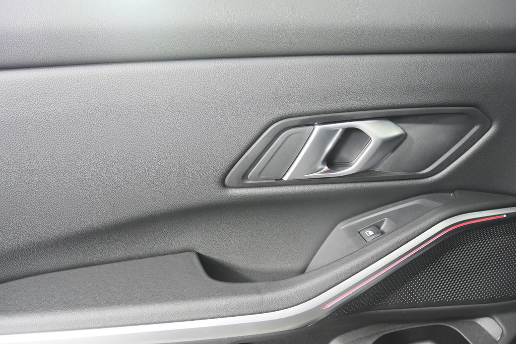 Thumbnail: 2025 BMW 3 Series - 13