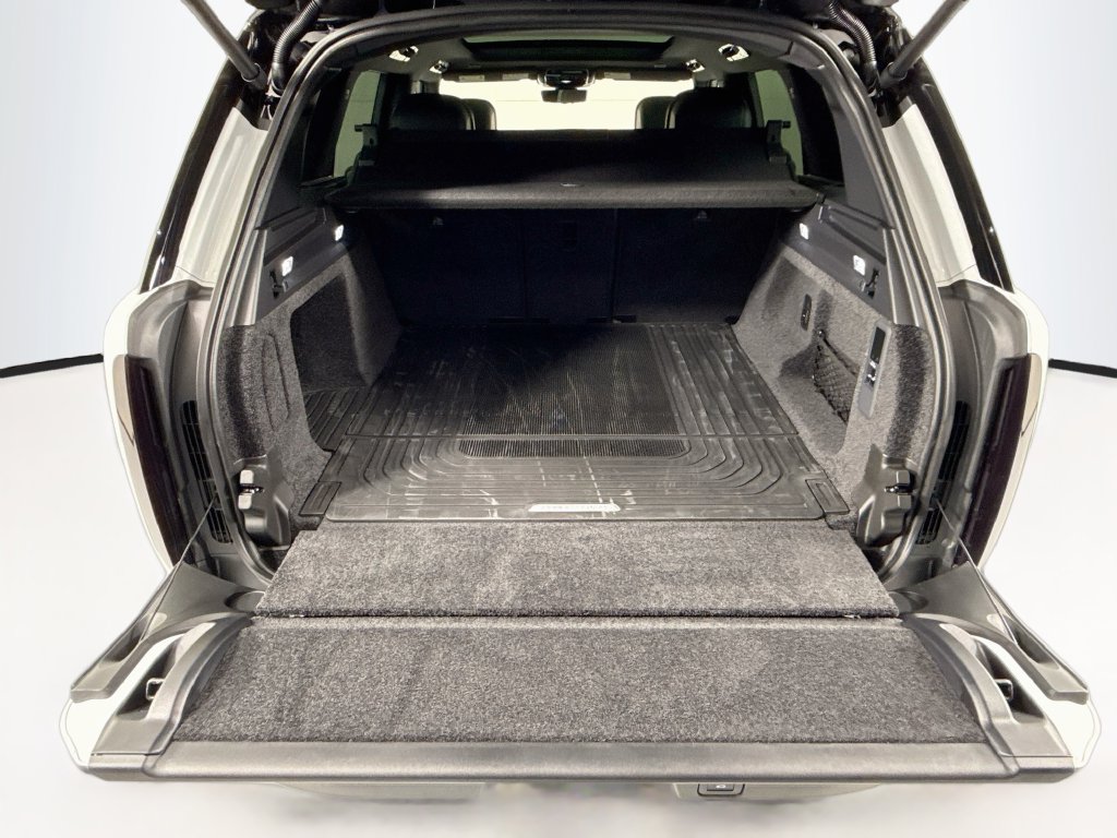 Thumbnail: 2026 Land Rover Range Rover - 29