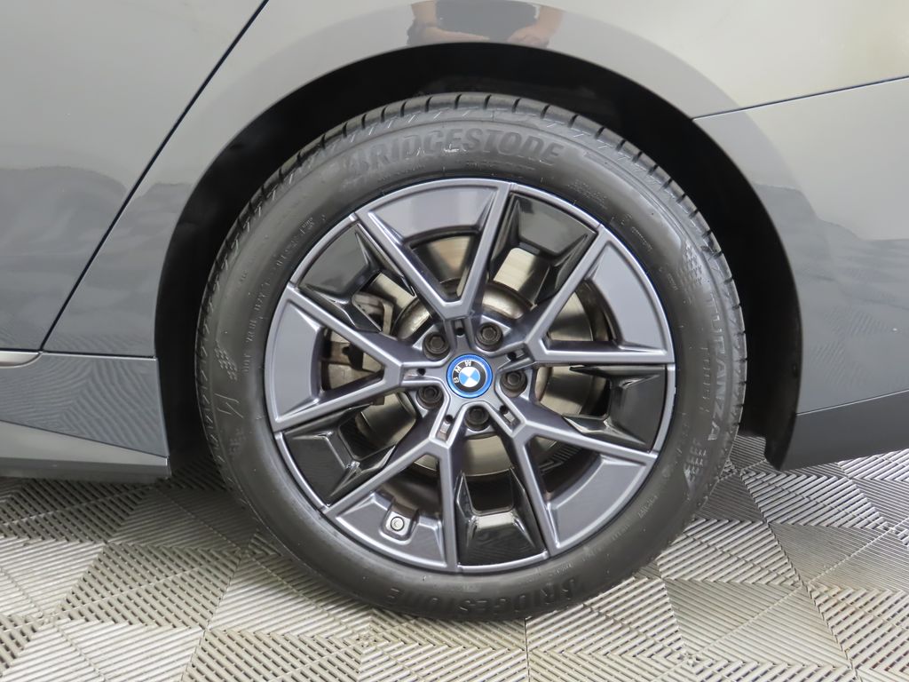 Thumbnail: 2023 BMW i4 - 32