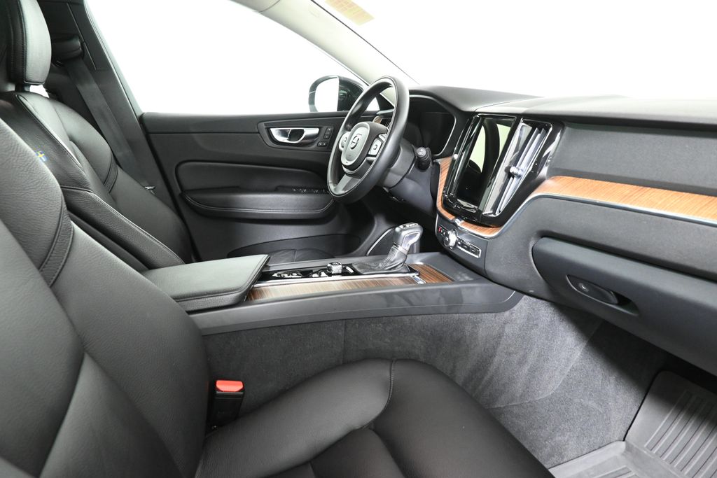 2021 Volvo XC60 T5 Momentum 24