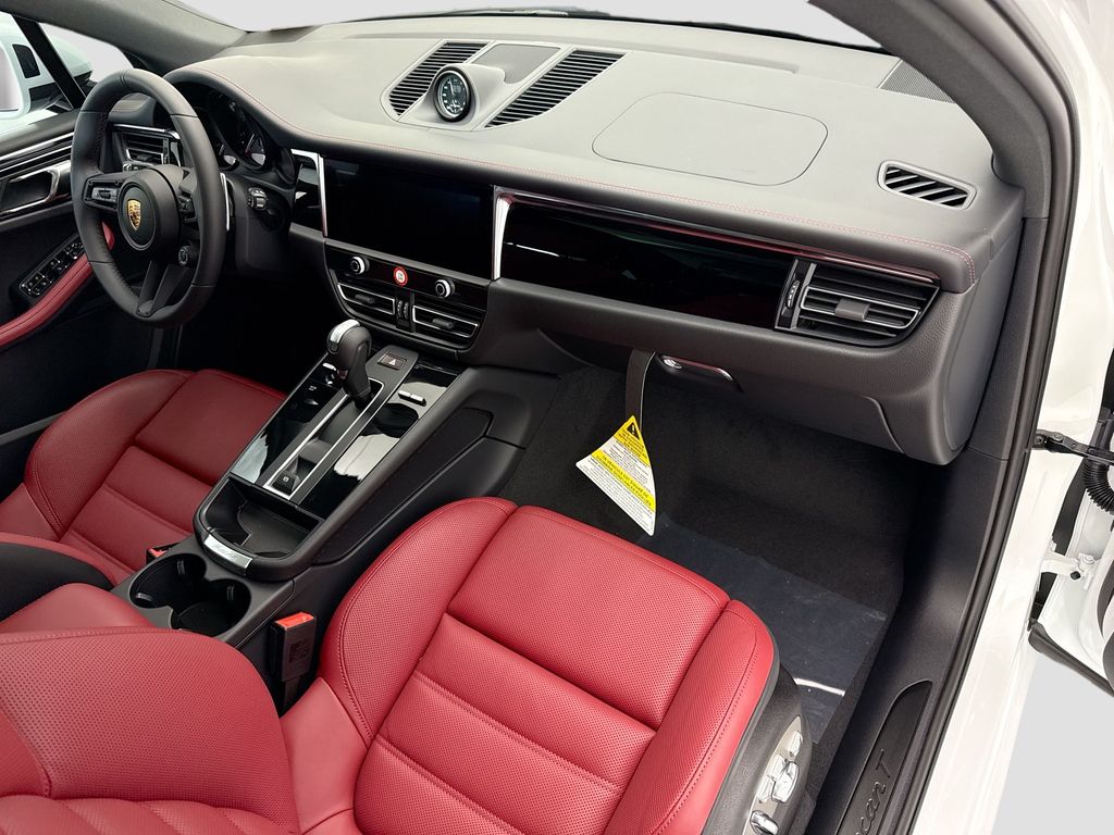 Thumbnail: 2026 Porsche Macan - 19