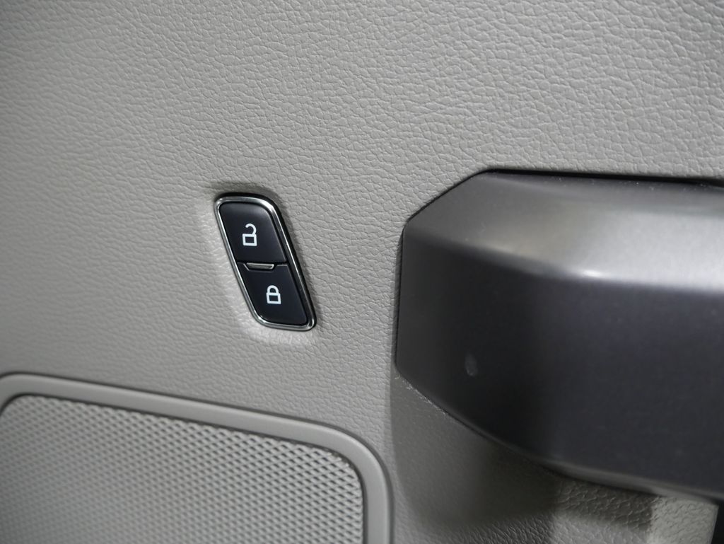 Thumbnail: 2018 Ford Econoline - 27