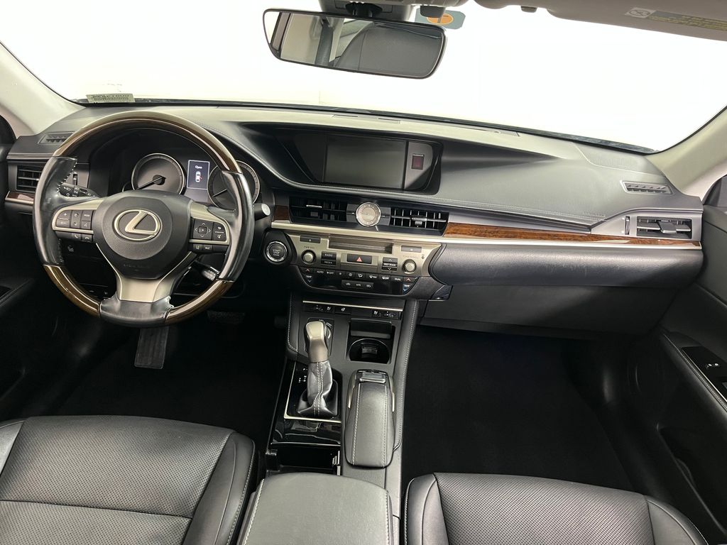 Thumbnail: 2016 Lexus ES - 17