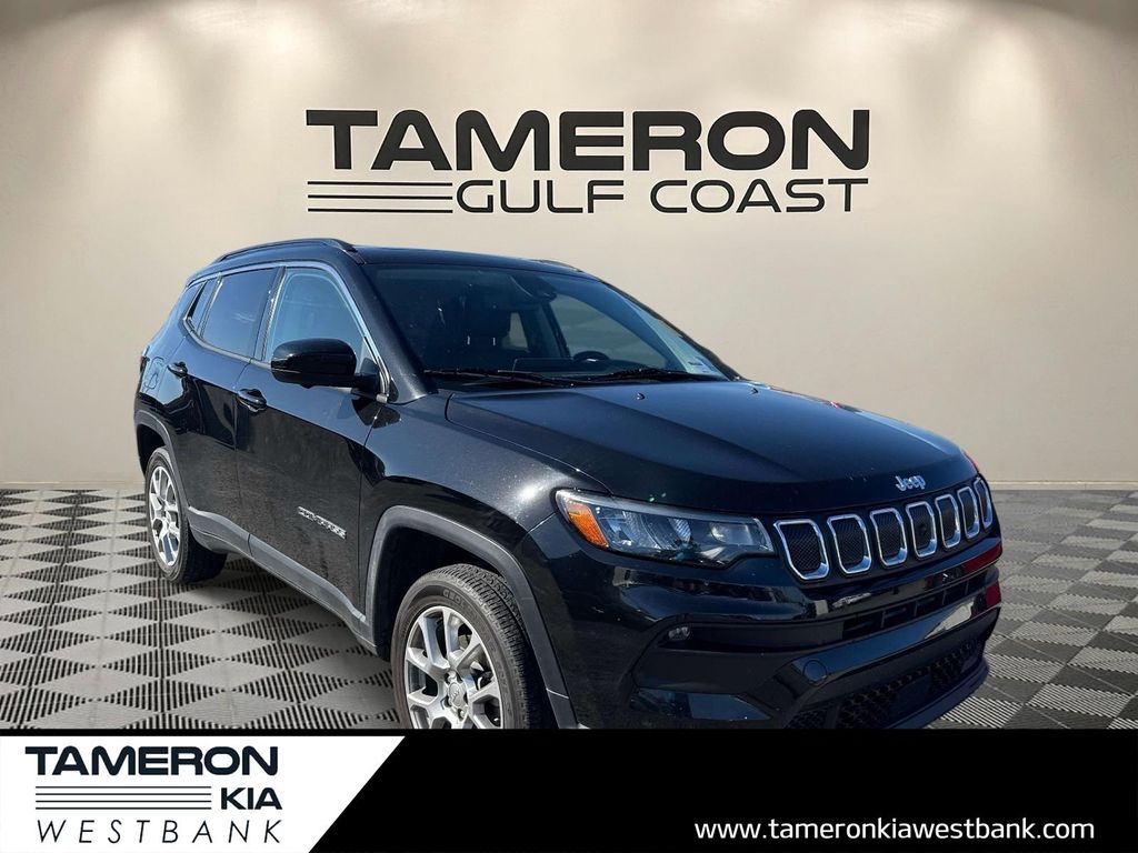 Diamond Black Crystal Pearlcoat 2022 Jeep Compass Latitude Lux 4WD SUV / Crossover Four-Wheel Drive 9-Speed Automatic