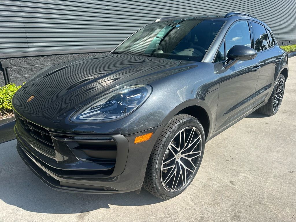Thumbnail: 2026 Porsche Macan - 7