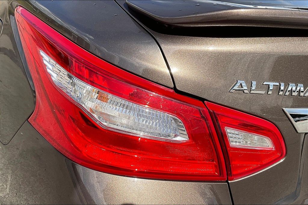 Used 2016 Nissan Altima Sedan