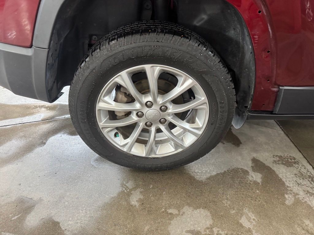 Used 2019 Jeep Cherokee SUV