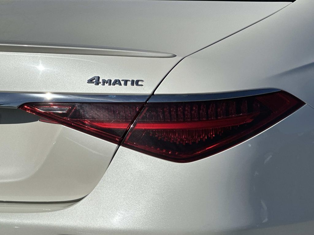 Thumbnail: 2022 Mercedes-Benz S-Class - 10