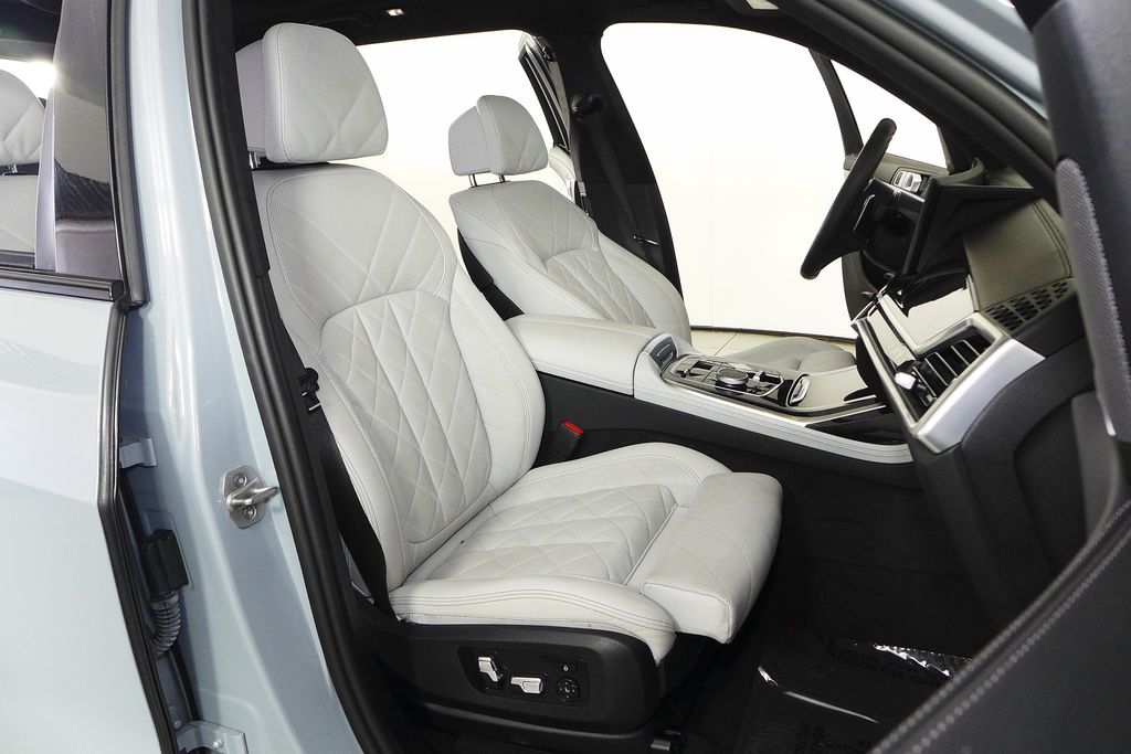 Thumbnail: 2024 BMW X7 - 20