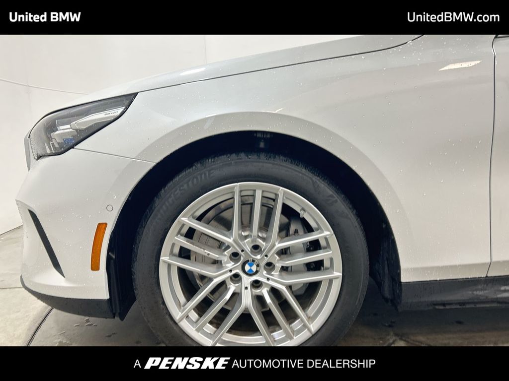Thumbnail: 2024 BMW 5 Series - 10