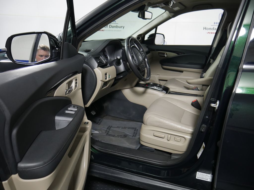 Thumbnail: 2017 Honda Pilot - 28