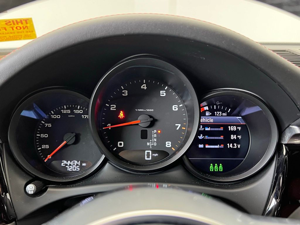 Thumbnail: 2021 Porsche Macan - 10
