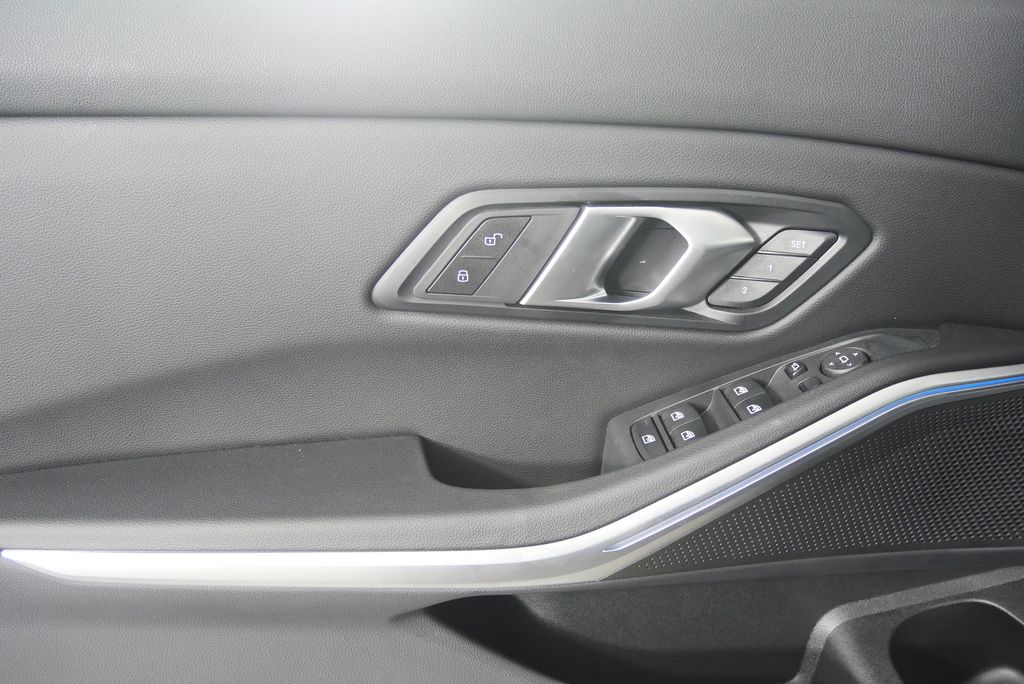 Thumbnail: 2025 BMW 3 Series - 9