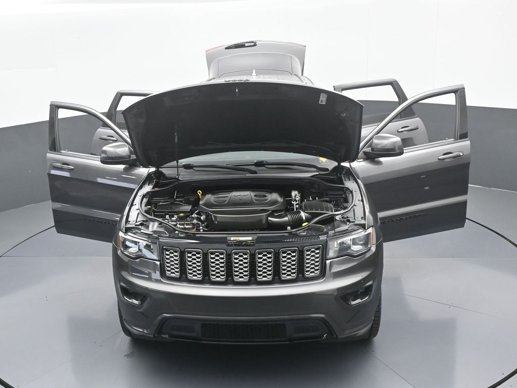 Used 2019 Granite Crystal Metallic Clearcoat Jeep Altitude image 64