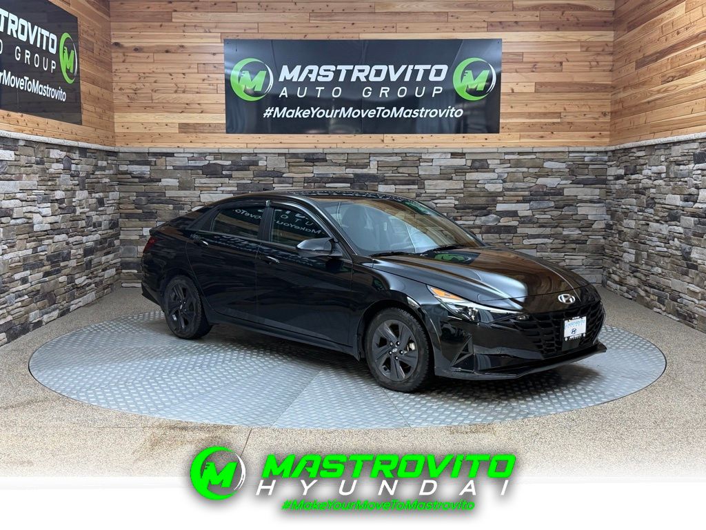 2022 Hyundai Elantra SEL FWD