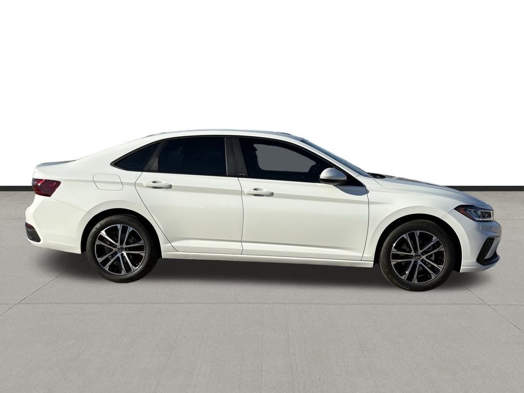 New 2026 Pure White Volkswagen 1.5T Sport image 4
