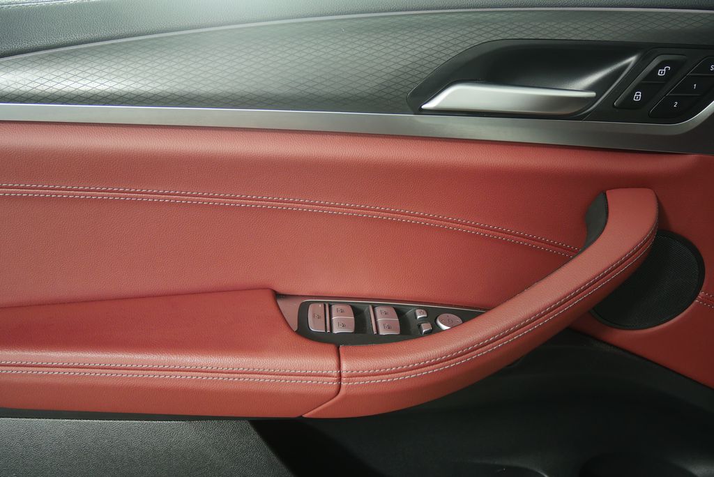 Thumbnail: 2025 BMW X4 - 9