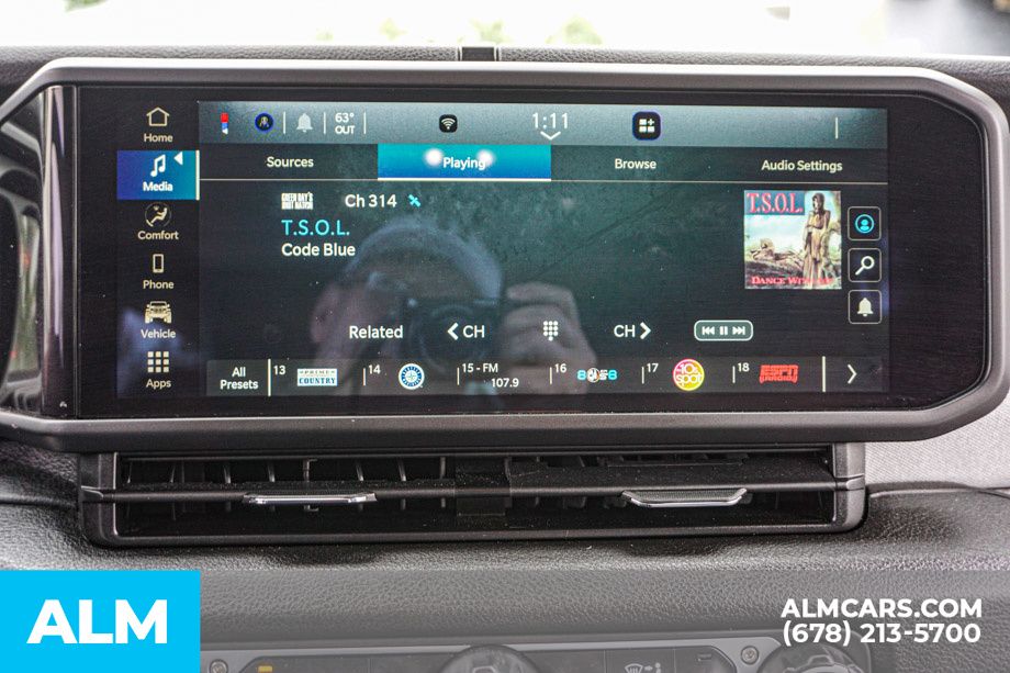 Used 2025 White Jeep Sport S image 40