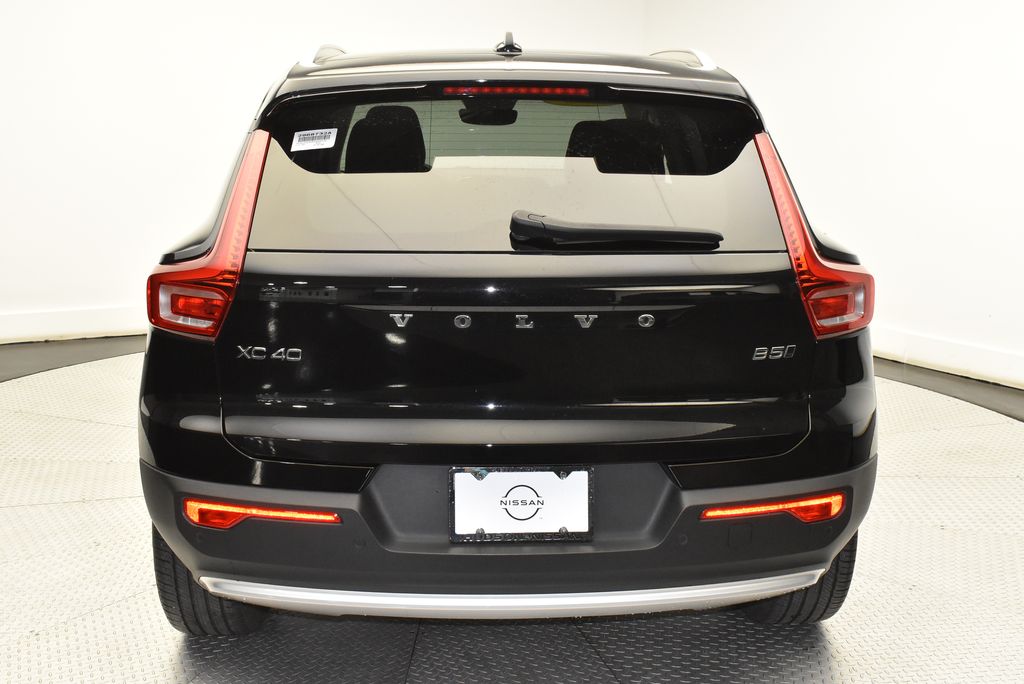 2023 Volvo XC40 B5 Core 6