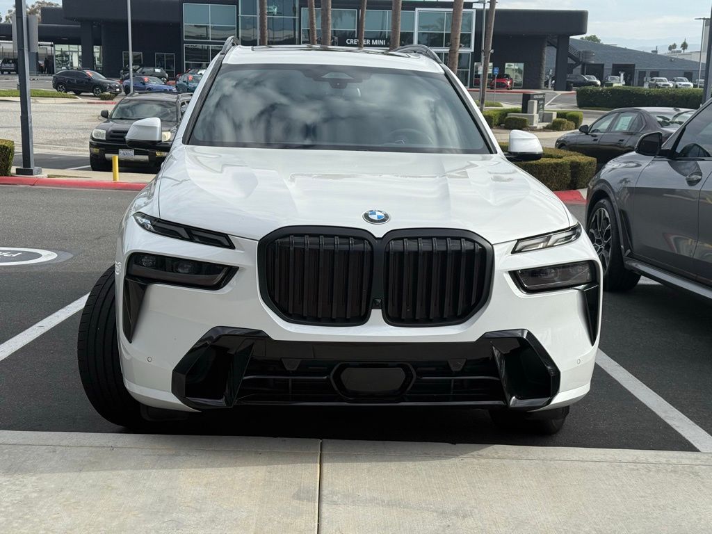 Thumbnail: 2023 BMW X7 - 3