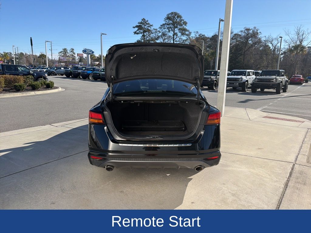 2022 Nissan Altima SR FWD