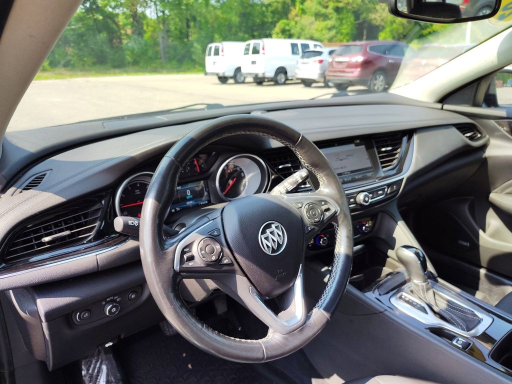 2018 Buick Regal TourX Essence 37