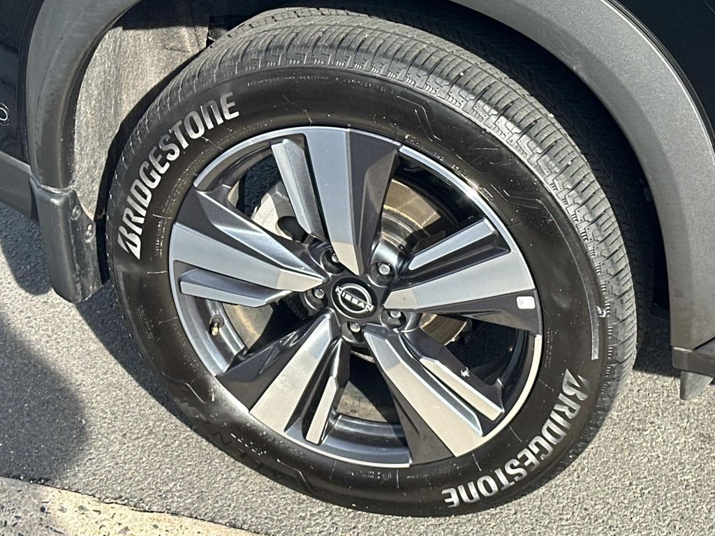 Thumbnail: 2022 Nissan Rogue - 17