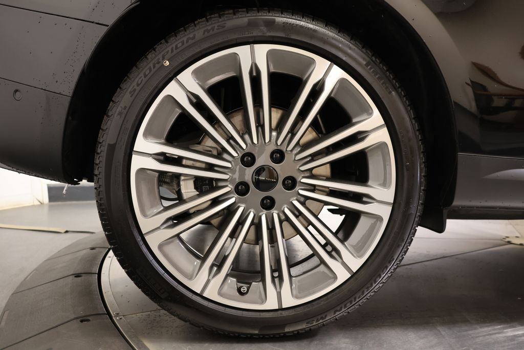 Thumbnail: 2026 Land Rover Range Rover Sport - 11