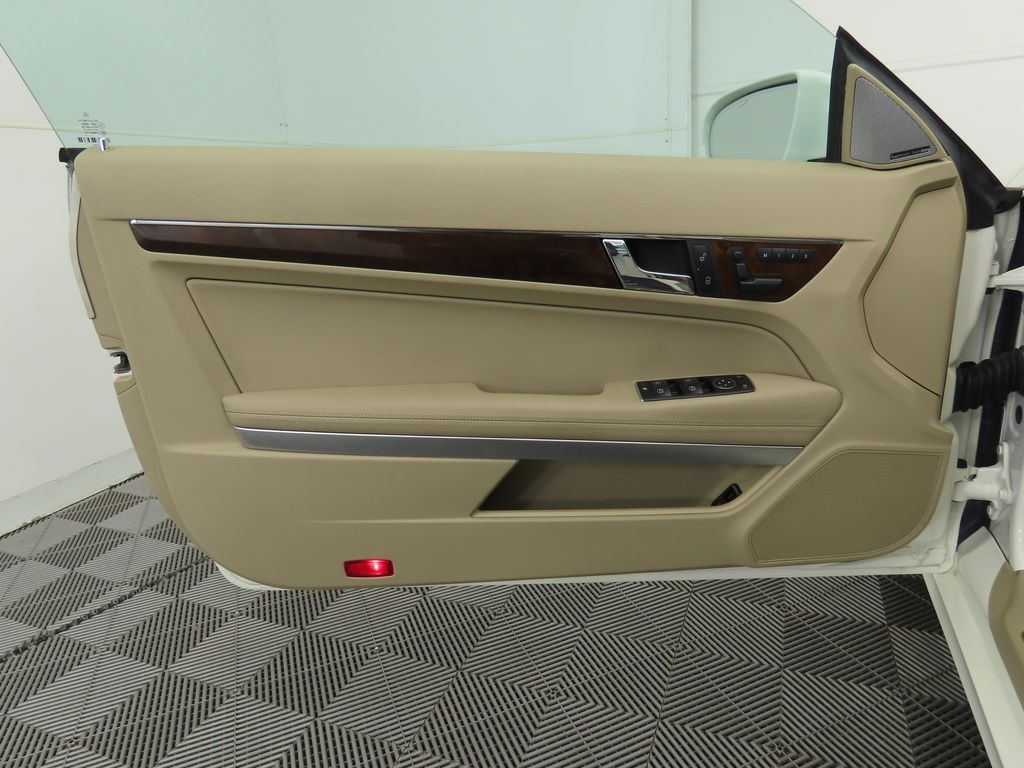 Thumbnail: 2010 Mercedes-Benz E-Class - 25