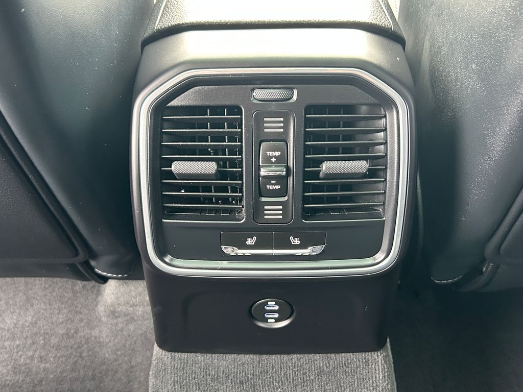 Thumbnail: 2023 Porsche Macan - 31