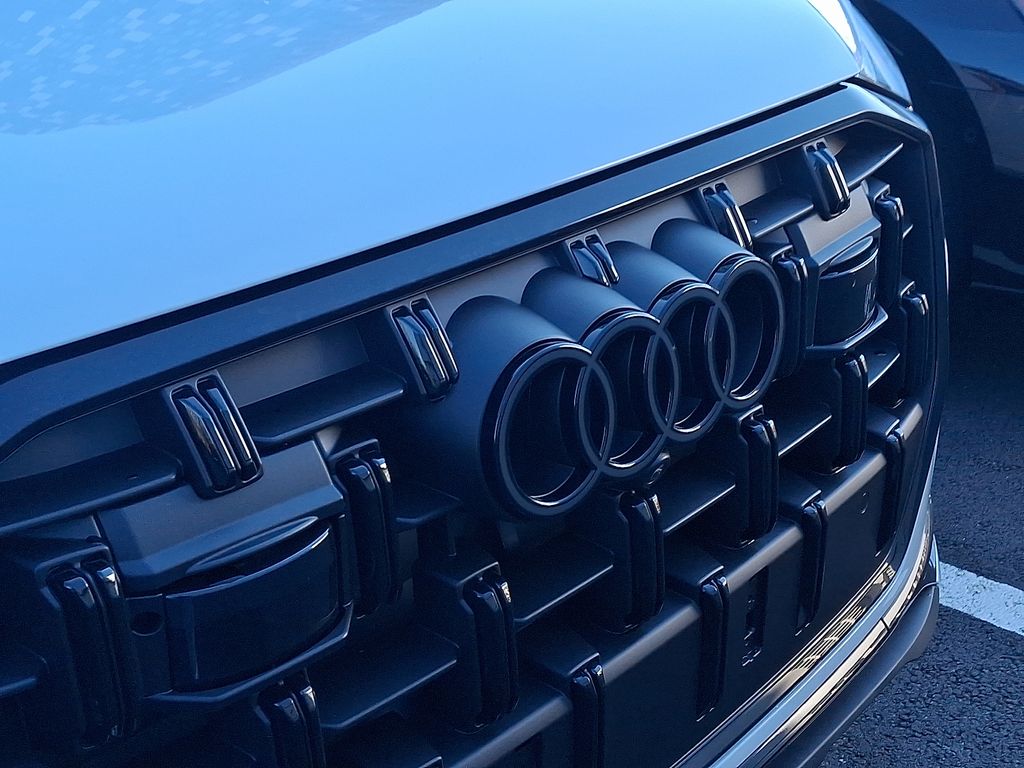 Thumbnail: 2026 Audi Q7 - 4