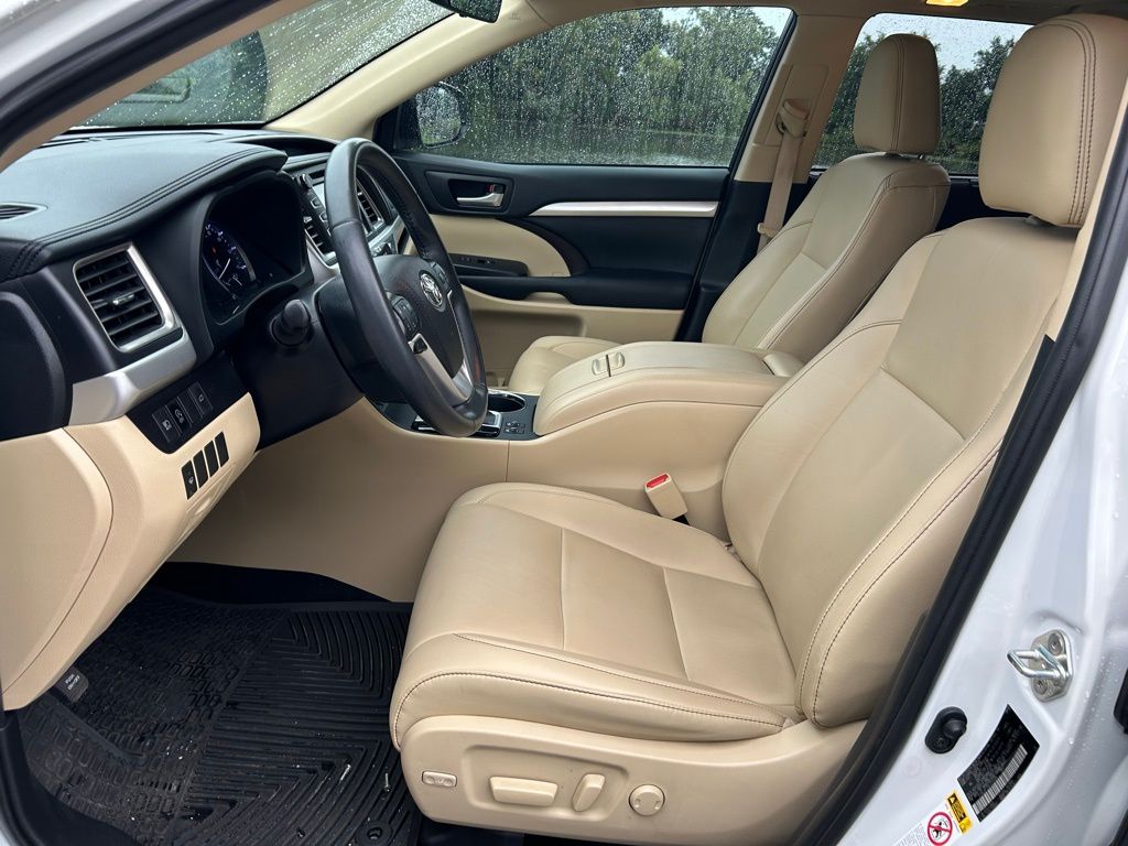 2019 Toyota Highlander SE 13